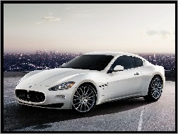 Białe, Maserati Gran Turismo S